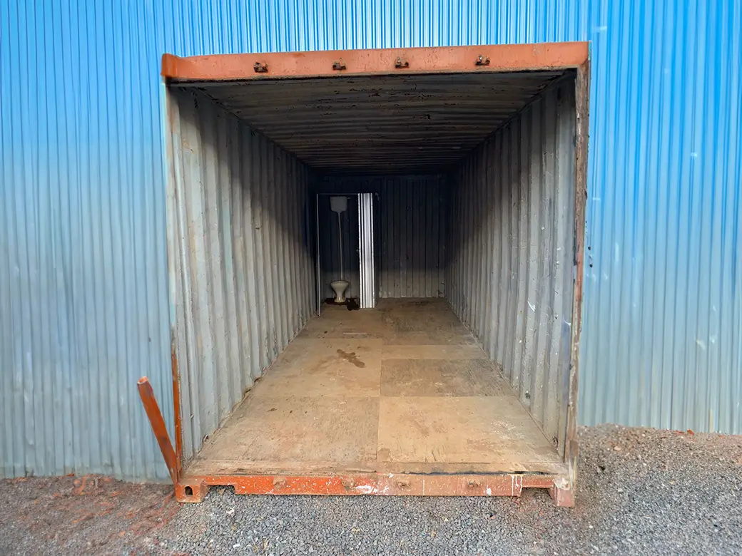 Container almoxarifado com banheiro na Alocon Locação em São José do Rio Pardo, SP
