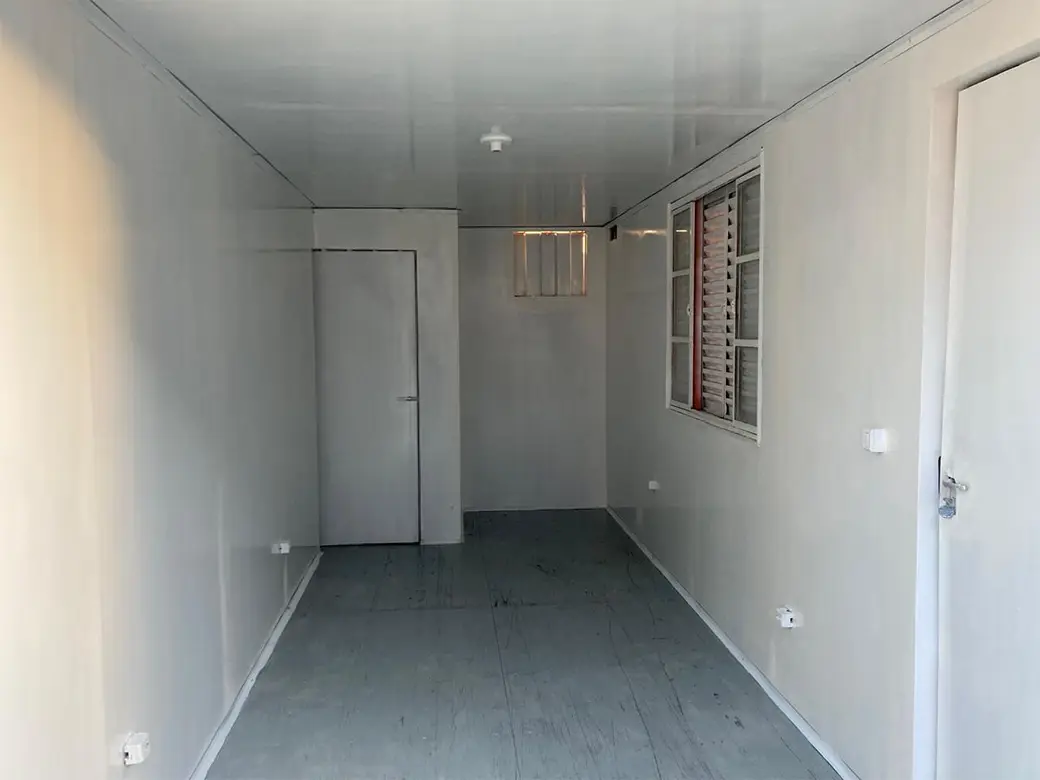 Container escritório revestido com banheiro na Alocon Locação em Itapiratiba, SP